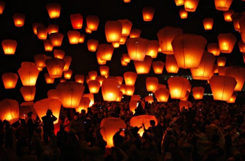 People begin to release their sky lanterns for the Chinese Sky Lantern Festival in Pingsi, Taipei County, Taiwan on February 7, 2009 [Nicky Loh]